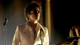 Tersipu 'Rizz' Bruno Mars yang Aduhai di Konser Jakarta