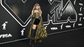 FOTO: Deret Busana Terbaik di Red Carpet MTV VMA 2024