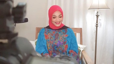img-title Dewi Hughes Ungkap Keajaiban di Hidupnya Usai Stop Makan Nasi