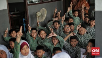 Prabowo Gaspol Pendidikan Santri, Beasiswa dan Tunjangan Guru Diperkuat