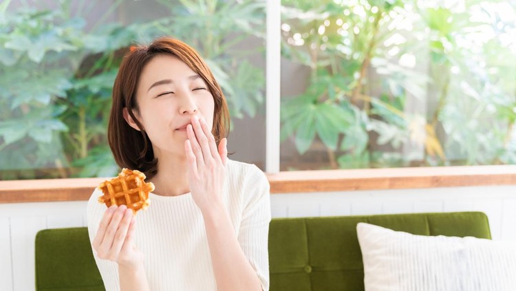 young attractive asian woman who eats