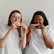 4 Daftar Makanan yang Bisa Merusak Kesehatan Usus