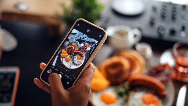 10 Ide Konten Menarik untuk Sosial Media Bisnis F&B, Kafe, dan Coffee Shop