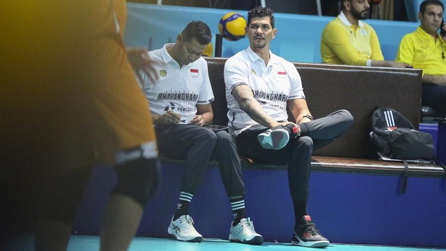 Pelatih Toiran Gonzales Reidel ditunjuk jadi caretaker Timnas Voli Indonesia. 