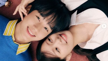 Jung Hae In dan Jung So Min Kompak Tiba di Bandara Sebelum Terbang ke Bali