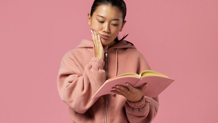 Biar Otak dan Tubuh Makin Rileks, Cari Tahu Waktu Terbaik Memulai Kegiatan Membaca di Sela Aktivitas