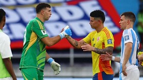 Emi Martinez Tabok Kamera Wartawan usai Argentina Digebuk Kolombia