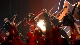FOTO: Hentakan Lisa Jadi Rockstar di MTV VMA 2024