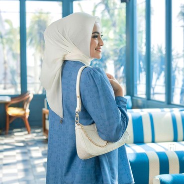 Penampilan Marshanda Pakai Hijab bak Ibu Pejabat Bikin Netizen Meleleh