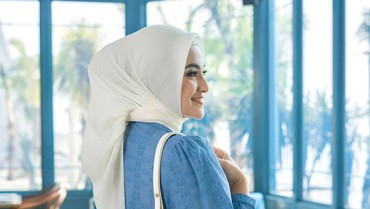 img-title Penampilan Marshanda Pakai Hijab bak Ibu Pejabat Bikin Netizen Meleleh