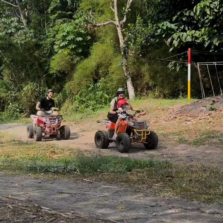 <p>Nadine dan Dimas telah mengarungi bahtera rumah tangga selama enam tahun. Pernikahan mereka pun diwarnai dengan kehadiran dua anak yang menggemaskan. (Foto: Instagram@nadinelist)</p>