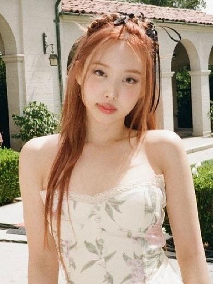 Nayeon TWICE menjadi ikon fashion Coquette Aesthetic/Foto: Instagram/nayeonyny