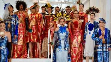 img-title Intip Potret Penampilan Karya Para Desainer Nusantara di New York Indonesia Fashion Week