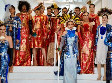 img-title Intip Potret Penampilan Karya Para Desainer Nusantara di New York Indonesia Fashion Week