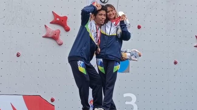 Pasangan suam isteri atlet panjat tebing, Bim Sigrid dan Widia Fujiyanti, berhasil meraih medali perunggu di PON Aceh-Sumut 2024.