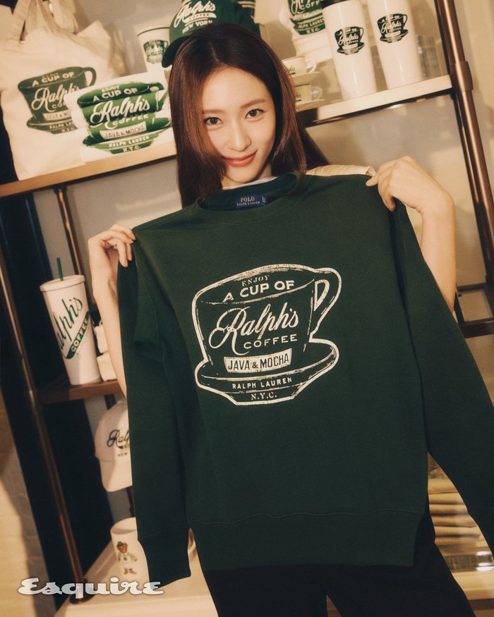 Para penggemar yang merasa dimanjakan dengan banyaknya konten yang dibagikan menunjukkan dukungan mereka dengan beramai-ramai memenuhi kolom komentar akun Instagram Esquire Korea dengan beragam komentar positif. / Foto: instagram.com/esquire.korea