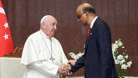 Upacara Penyambutan Paus Fransiskus di Singapura Pakai Bahasa Melayu