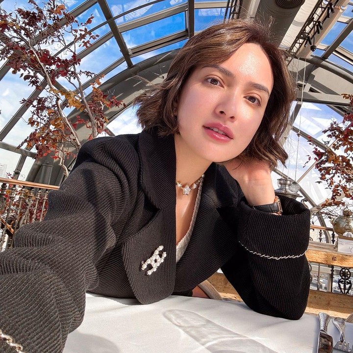 <p>Penampilan perempuan berusia 37 tahun dalam potret-potret yang Bubun rangkum berikut memang stunning, ya? Dari beberapa OOTD yang ia pamerkan, mana yang menurut Bunda paling cocok untuknya? (Foto: Instagram @shandyaulia)</p>