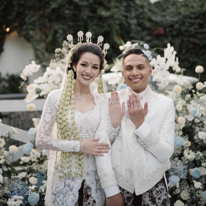 <p>Susan Sameh menikah dengan Khalid Atamimi pada 27 Juli 2024. Ia sempat menutupi pernikahannya karena merasa takut dengan komentar publik. Ia pun memilih untuk fokus pada pernikahannya, Bunda. (Foto: Instagram @susansameeh)</p>