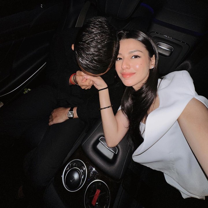 <p>Artis yang memiliki darah Tionghoa dan Mesir ini kerap membagikan momen romantis bersama suami di media sosial, seperti ketika menikmati malam Minggu. <em>"Saturday night</em>," tulis Sarah di unggahan fotonya. (Foto: Instagram @susansameeh)</p>