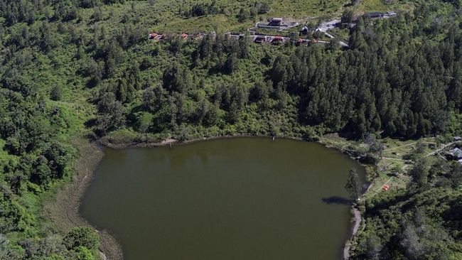 BB Taman Nasional Bromo Tengger Semeru menutup total kawasan wisata Ranu Regulo di kaki Gunung Semeru per Minggu (8/3) imbas ancaman cuaca ekstrem.