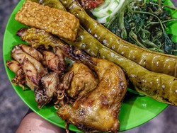 Huhah! 10 Tempat Makan dengan Sambal yang Bikin Berkeringat