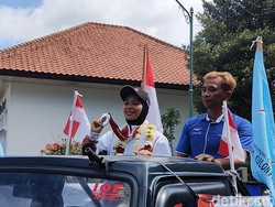 Momen Qonitah Peraih Perak Paralimpiade Paris Diarak Saat Pulang di Kulon Progo
