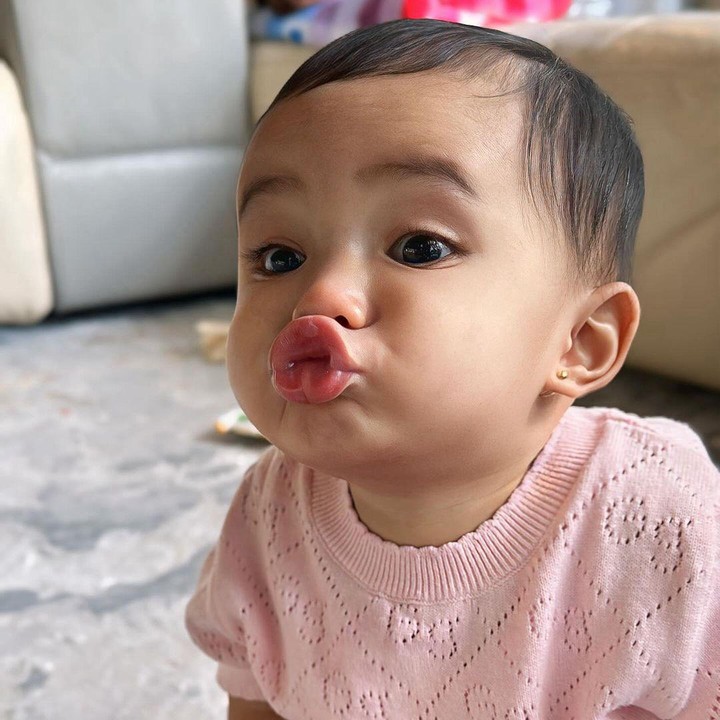 <p>"Sehat selalu adek Azura dan tetap dalam lindungan Allah SWT, aminn," kata seorang netizen. "Selamat 10 bulan adek, tambah pintar, sehat selalu," papar netizen lainnya. (Foto: Instagram: @aurelie.hermansyah)</p>