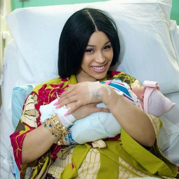 Sebulan Usai Gugat Cerai Offset, Cardi B Melahirkan Anak Ketiga