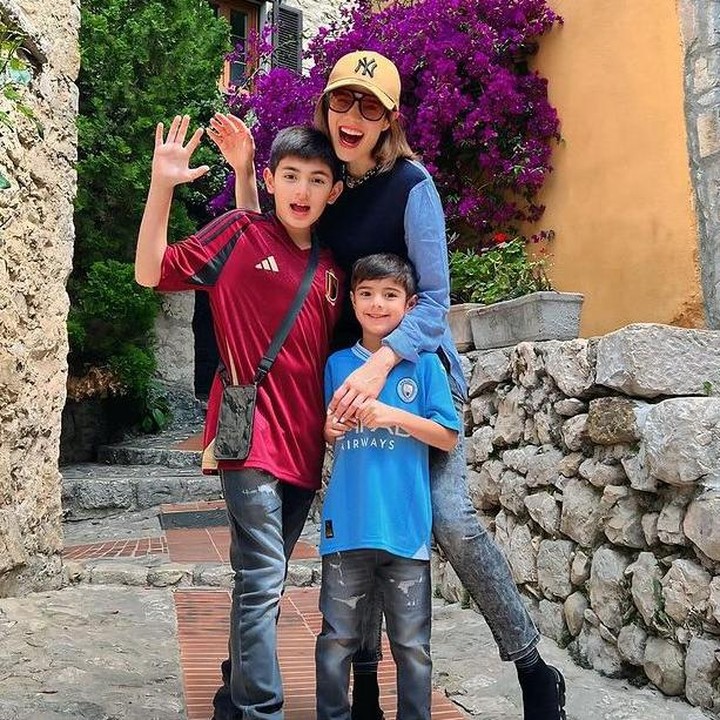 <p>Momen liburan Carissa bersama anak-anaknya memang terlihat seru ya, Bunda? Semoga perjalanan liburan mereka membawa kesan juga kenangan yang menyenangkan, ya. (Foto: Instagram @carissa_puteri)</p>