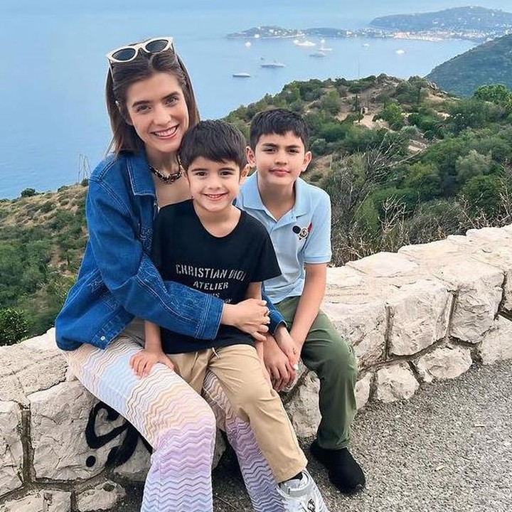 <p>Carissa Putri sedang menikmati momen kebersamaannya dengan Si Kecil, Bunda. Melalui akun Instagram pribadi, ia terlihat sedang liburan bersama dua anak laki-lakinya, Quenzino Acana Naif dan Zenecka Acana Naif. (Foto: Instagram @carissa_puteri)<br /><br /><br /></p>