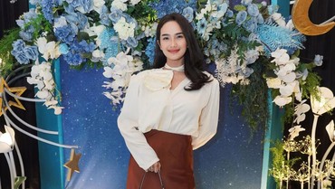 img-title Sambil Nangis, Faby Marcelia Singgung Sikap Eks Suami di Kajian