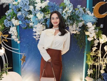 img-title Sambil Nangis, Faby Marcelia Singgung Sikap Eks Suami di Kajian