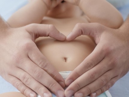 Hernia pada Bayi, Kenali Penyebab dan Cara Mengobatinya Tanpa Operasi