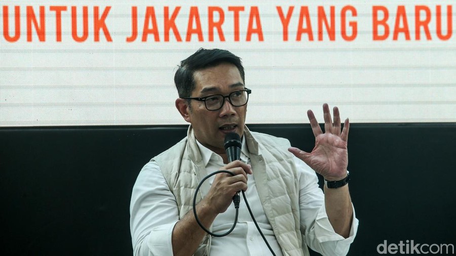 Bakal Calon Gubernur (Bacagub) Jakarta Ridwan Kamil menanggapi masukan dari penyandang disabilitas dalam diskusi bertema Jejak Langkah Inklusi di Jakarta, Jumat (13/9/2024).