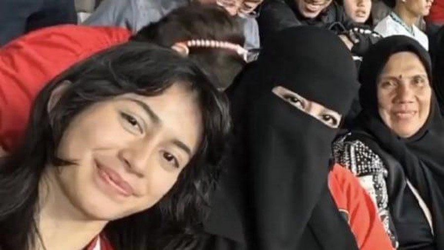 Kedekatan Umi Pipik dengan Sintya Marisca