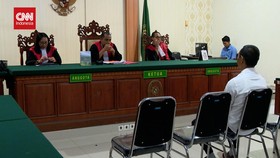 VIDEO: JPU Tuntut Bebas Sukena di Kasus Pelihara Landak Jawa