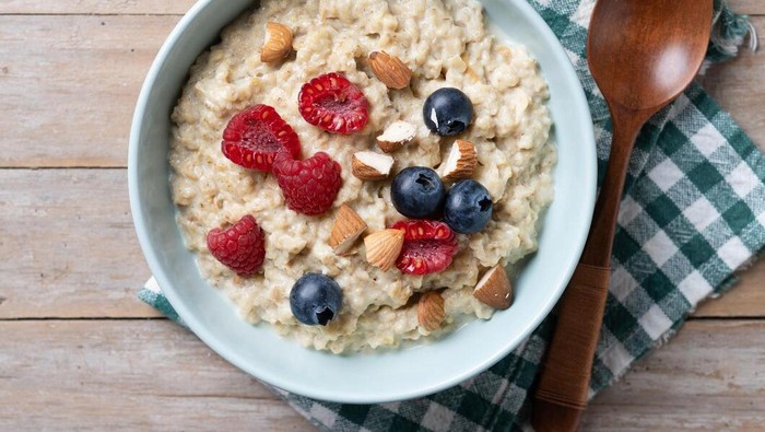 Ilustrasi oatmeal/Foto: Freepik.com/chandlervid85