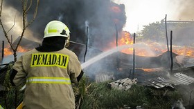 Penyulingan Tiner di Cilincing Meledak, Asap Hitam Membumbung Tinggi