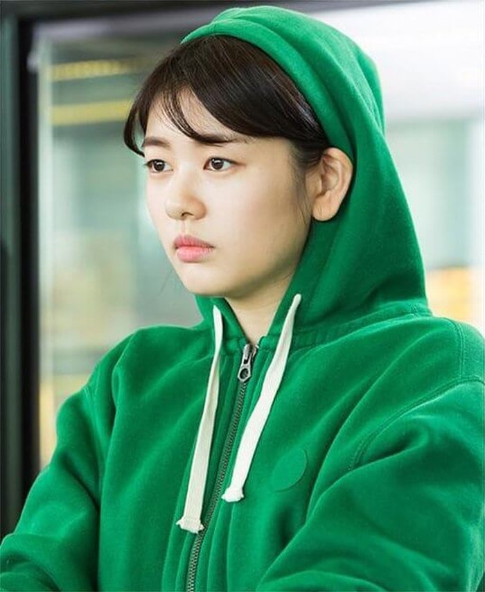 Salah satu proyek Jung So Min yang kembali hits adalah The Sound of Your Heart (2016). Di sini, ia memerankan Choi Ae Bong, pasangan Jo Suk, yang ikut terlibat dalam kehidupan keluarga Jo Seok yang absurd dan penuh tawa./Foto: Naver