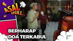img-title Telusuri Klenteng di Jakarta Pusat, Orang dengan Agama Apa Aja Bisa Doa