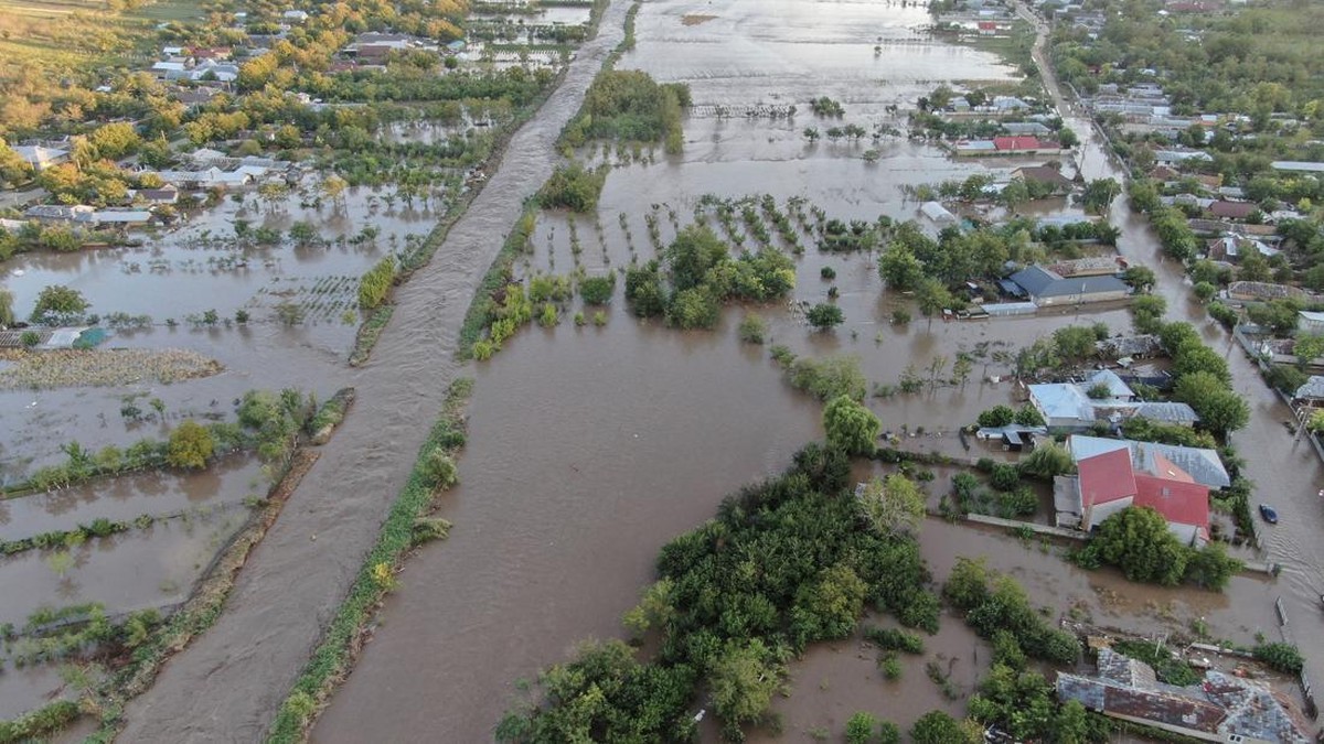 FOTO: Banjir Terjang Eropa Tengah, 4 Warga Rumania Tewas