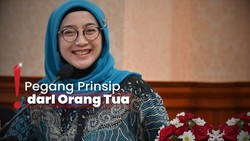img-title Desy Ratnasari Selesaikan Program Doktor, Ingin Jadi Contoh Bagi Anak