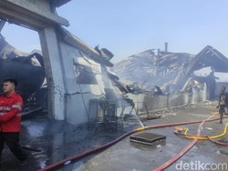 6 Jam Terbakar, Kebakaran Pabrik Popok di Sidoarjo Akhirnya Padam