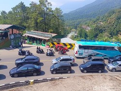 Titik Kemacetan di Puncak Bogor Siang Ini, One Way Masih Arah Jakarta