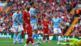 FOTO: Liverpool Terkapar di Anfield