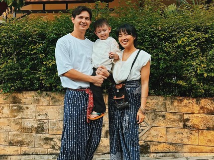 7 Potret Marcell Darwin Momong Anak, Keren Bak Bestie Bareng Sang Putra