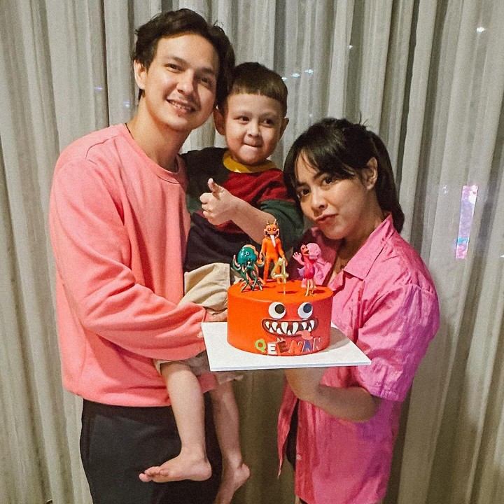 <p>Kehadiran sang putra dalam pernikahannya membuat Marcell dan istri amat bahagia. Melalui akun Instagram pribadi, Marcell juga sering membagikan beragam aktivitasnya dengan Si Kecil. (Foto: Instagram @marcelldarwin) <br /><br /><br /></p>
