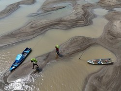 Menyusutnya Sungai Amazon Imbas Kekeringan
