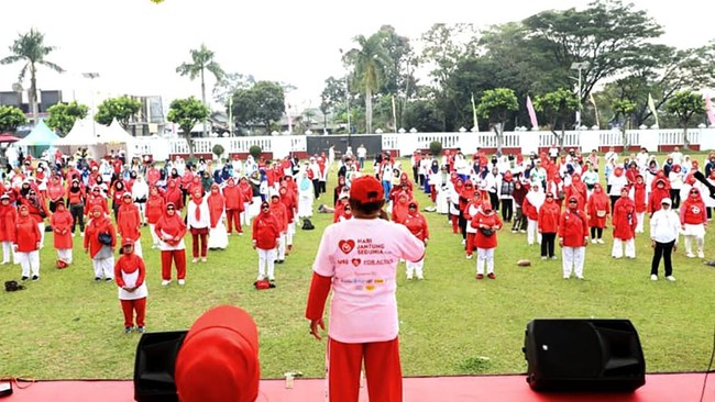 Kota Tasikmalaya raih capaian tinggi dalam jaminan kesehatan. 102,78 persen warga Kota Tasikmalaya terlindungi jaminan kesehatan nasional.
